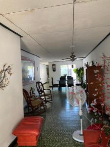 Posezení v ubytování Habitación Cerca de aeropuerto