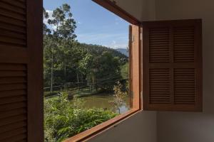 an open window with a view of a river at Resort Fazenda 3 Pinheiros in Engenheiro Passos