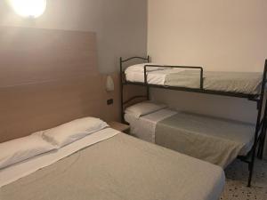 Postel nebo postele na pokoji v ubytování Hotel Veliero