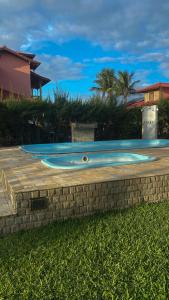 Πισίνα στο ή κοντά στο Casa aconchegante na rua da praia