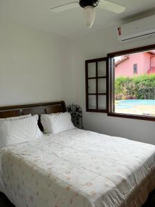 Ένα ή περισσότερα κρεβάτια σε δωμάτιο στο Casa aconchegante na rua da praia +32 φωτογραφίες