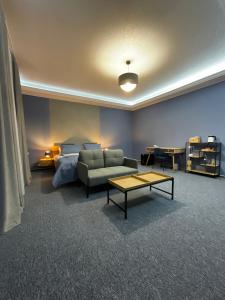 a living room with a couch and a bed at Hotel-Residenz-Luxury-Apartments in Metzingen