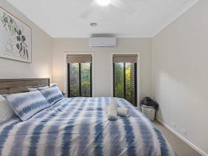 11a Railway Parade Wandin North客房内的一张或多张床位
