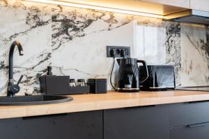 Кухня или мини-кухня в Sunflower - Chic Loft in Tineretului
 +23 фотографии