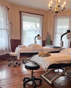 a hospital room with several beds and a chandelier at Mountain Quest Inn in Marlinton