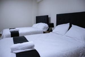 En eller flere senge i et værelse på PRANA