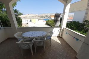 Balkón nebo terasa v ubytování Apartments by the sea Pag - 6383