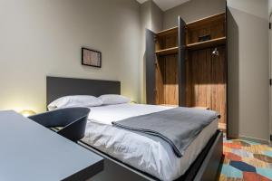 Postel nebo postele na pokoji v ubytování REINA FLATS VALENCIA Playa