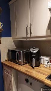 Dapur atau dapur kecil di Charming Pheonix Parkside Flat