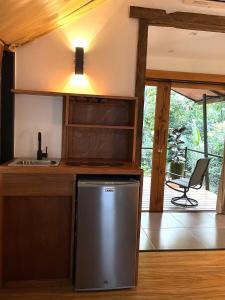 Kuchyň nebo kuchyňský kout v ubytování Hotel Arenal Glamping