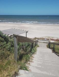 a path to the beach with the ocean in the background at Tu lugar de relax! Se reserva solo con seña in Guazuvira