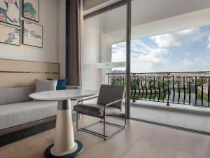 Rõdu või terrass majutusasutuses Four Points by Sheraton Yangjiang City Center