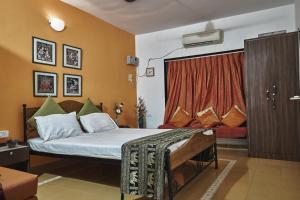 A bed or beds in a room at 3BHK Riverside Stay Reflektions by LivingStone