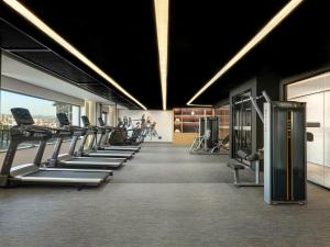 Spordikeskus ja/või sportimisvõimalused majutusasutuses Four Points by Sheraton Yangjiang City Center