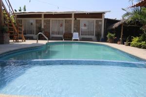 Bazén v ubytování Hostal El Cascol nebo v jeho okolí