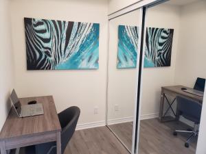 Foto dalla galleria di Luxurious Condo Apartment 2BRs-1BAs-1Office with free parking a Brampton