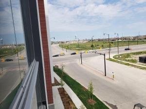 Foto dalla galleria di Luxurious Condo Apartment 2BRs-1BAs-1Office with free parking a Brampton Altre 23 foto