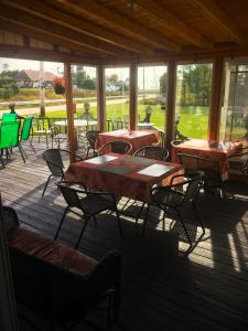 Rõdu või terrass majutusasutuses Gîte du Moulin