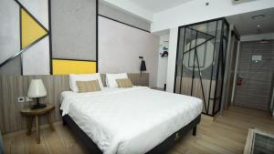 Postel nebo postele na pokoji v ubytování Arosa Hotel Jakarta