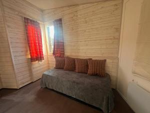 a small room with a bed and a window at Studio Avoriaz, 1 pièce, 3 personnes - FR-1-314-281 in Morzine