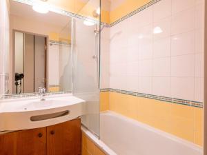 a bathroom with a sink and a bath tub at Studio Avoriaz, 1 pièce, 4 personnes - FR-1-314-273 in Morzine