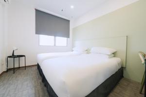 Postel nebo postele na pokoji v ubytování The Concept Hotel Melaka City