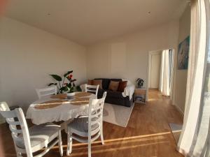 منطقة جلوس في The Tiny Abode