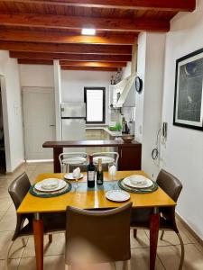 a kitchen and dining room with a table and chairs at Sol y Vida in Godoy Cruz