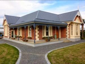 a house with a black roof on a yard at Belvedere Bed & Breakfast in Winton