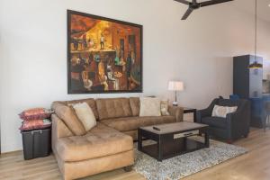 Modern Downtown Phoenix Condo Near Hance Park tesisinde bir oturma alanı