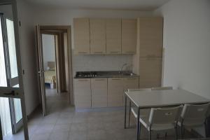 Kuchyň nebo kuchyňský kout v ubytování Camping Cala dei Ginepri