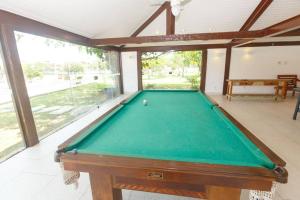 a pool table in the middle of a room at Búzios casa em condomínio com cozinha completa e área gourmet in Búzios
