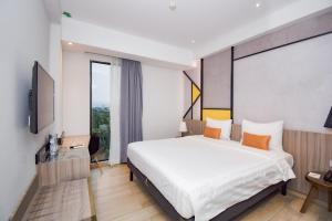 Postel nebo postele na pokoji v ubytování Arosa Hotel Jakarta