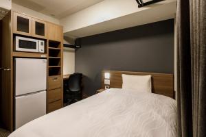 Dormy Inn Express Toyohashi的厨房或小厨房