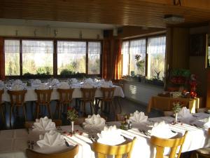 מסעדה או מקום אחר לאכול בו ב-Hotel Restaurant Bergheim
