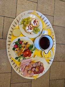Cibo presso la stanza in casa privata o nelle vicinanze