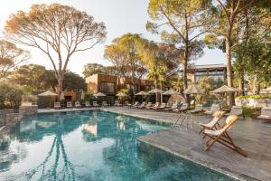 Bazén v ubytování Unique Life Style Hotel nebo v jeho okolí