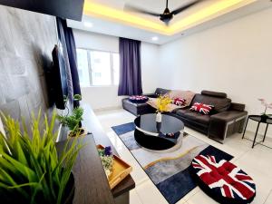 a living room with a couch and a table at 7 Guest Chill 3 Room Koi Kinrara Suite, IOI Puchong, Bukit Jalil Pavilion, Bukit Jalil Stadium, Sunway Pyramid, Sunway Lagoon in Kampong Baharu Sungai Way
