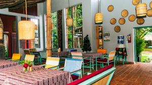 Restaurant o un lloc per menjar a Room in Guest room - Isange Paradise Resort