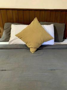 a bed with a pillow on top of it at Apto Casa Antigua in Santa Ana