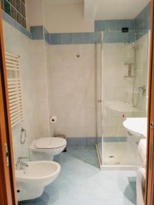 a bathroom with a toilet and a sink and a shower at Residenza Villa in Corno Alto