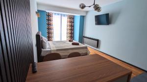 TV a/nebo společenská místnost v ubytování New Gudauri Alpine Charm apartments