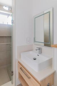Ένα μπάνιο στο Modern, luxurious penthouse with incredible ocean views +16 φωτογραφίες
