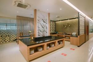 Cucina o angolo cottura di Cordia Hotel Yogyakarta - Hotel Dalam Bandara