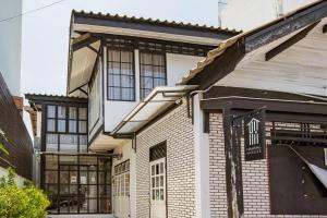 Tòa nhà nơi nhà khách tọa lạc