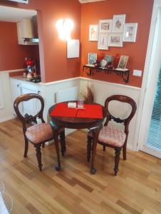 a dining room with a table and two chairs at Bella Rouge Cottage in Bright