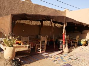 Foto sihtkohas Merzouga asuva majutusasutuse kasbah planet sahara galeriist