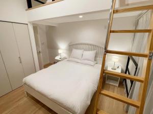 a bedroom with a bunk bed with a ladder at Niseko White Villas YUNOSATO in Rankoshi