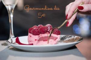 Gallery image of LOVE Suites & SPA "Le Chai" avec lit rond in Médis
