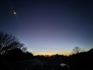 uma vista noturna do céu com a lua em Gables Farm, Self contained flat by Middlewood Way em Poynton